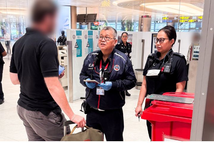 羅冠聰赴新遭扣留4小時後被拒入境　新加坡：不符國家利益