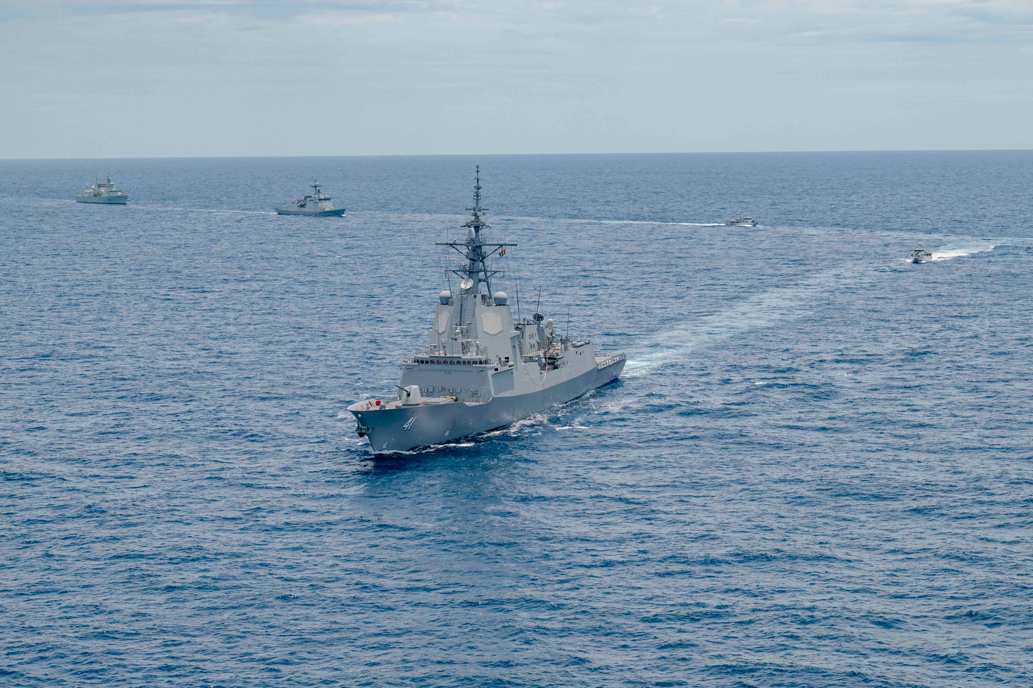 【張競專欄】共軍台海跟監外籍軍艦穿越兼顧練兵