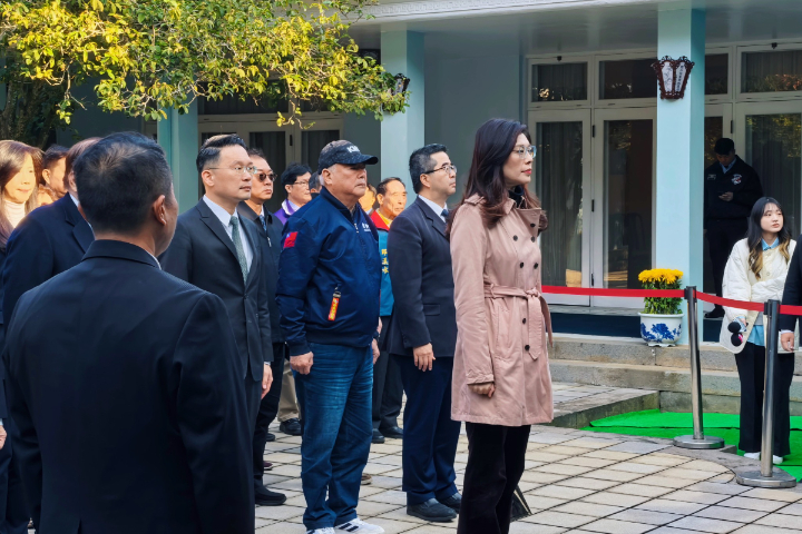 鄭麗文認為，在國家處境艱難、國際環境詭譎多變時刻，希望重新回顧、思考蔣經國的偉大精神。圖/取自鄭麗文臉書