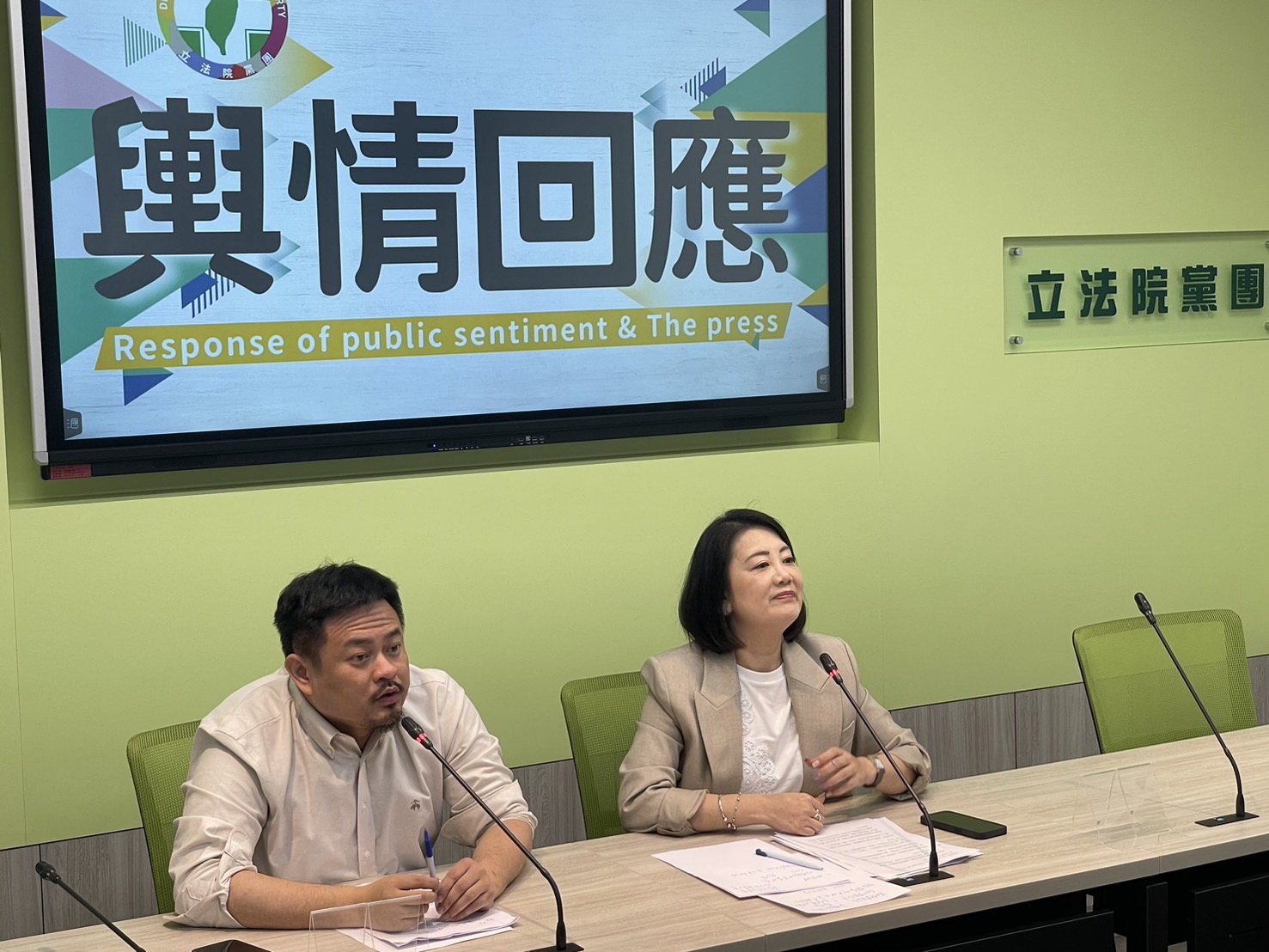 民進黨立院黨團幹事長吳思瑤(右)：賴清德對從政者清廉跟操守非常在意。圖/林睿康攝