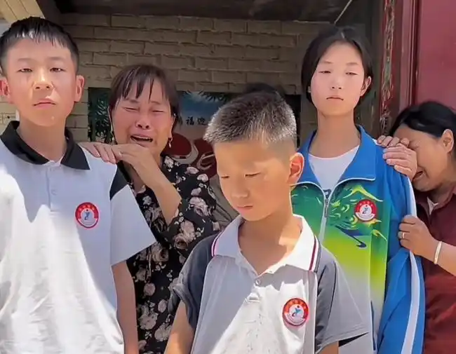 常志榮與妻共有六個小孩，三個是妻所帶來，如今為省一點錢，命喪高原，全家陷入絕境。圖／取自網易