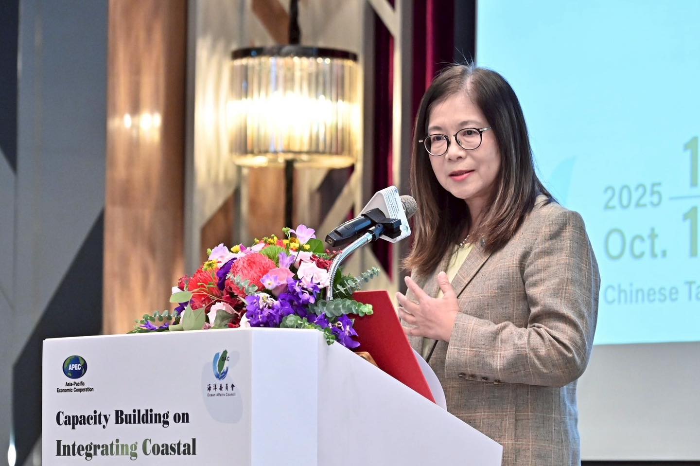 圍台軍演期間被爆與海巡高層爽吃大餐　管碧玲道歉了