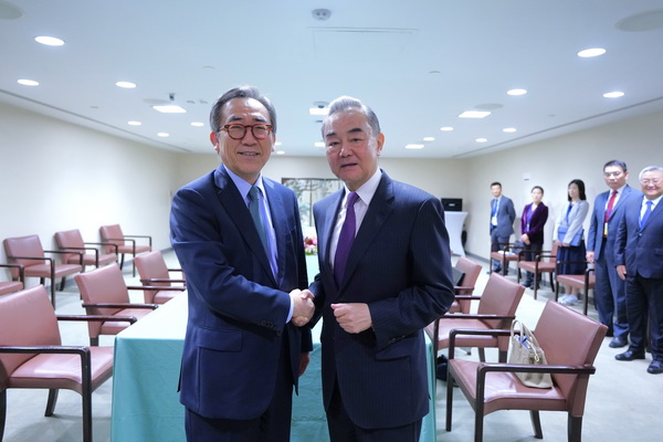 中韓外長在日本會面 韓國希冀習近平到訪