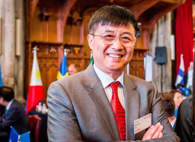 跟其他學者相較，廈門大學中國能源政策研究院院長林伯強較樂觀。他說，一旦人民幣結算獲准通行，其他交易可能隨之跟進，短期內可為全球貿易提供一定緩衝。圖／取自搜狐