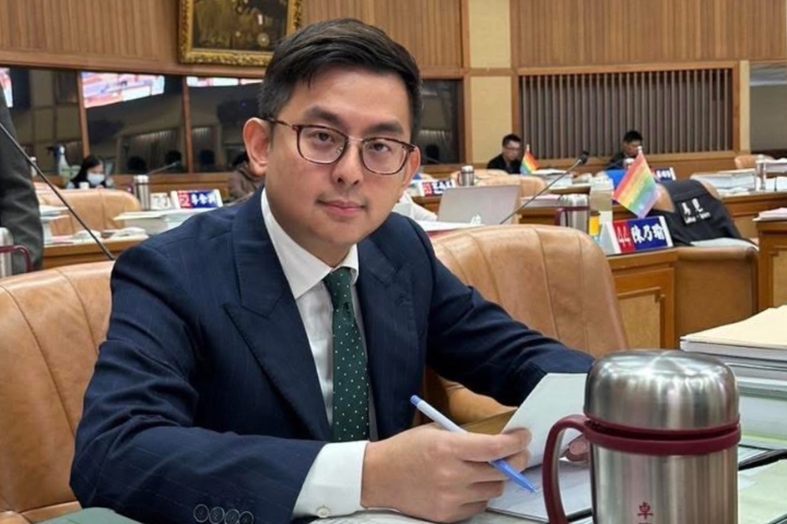 諷正國會放生林岱樺　許甫酸：卓冠廷正在就讀德意志皇家學院 