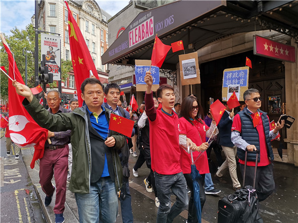 中國大陸定義的敏感、禁忌話題範圍在海內外逐步擴大，海外僑民、華人群體的言論及政治舉動引起了中國政府的關注。圖為英國華僑、留學生舉行愛香港集會。圖/取自人民網
