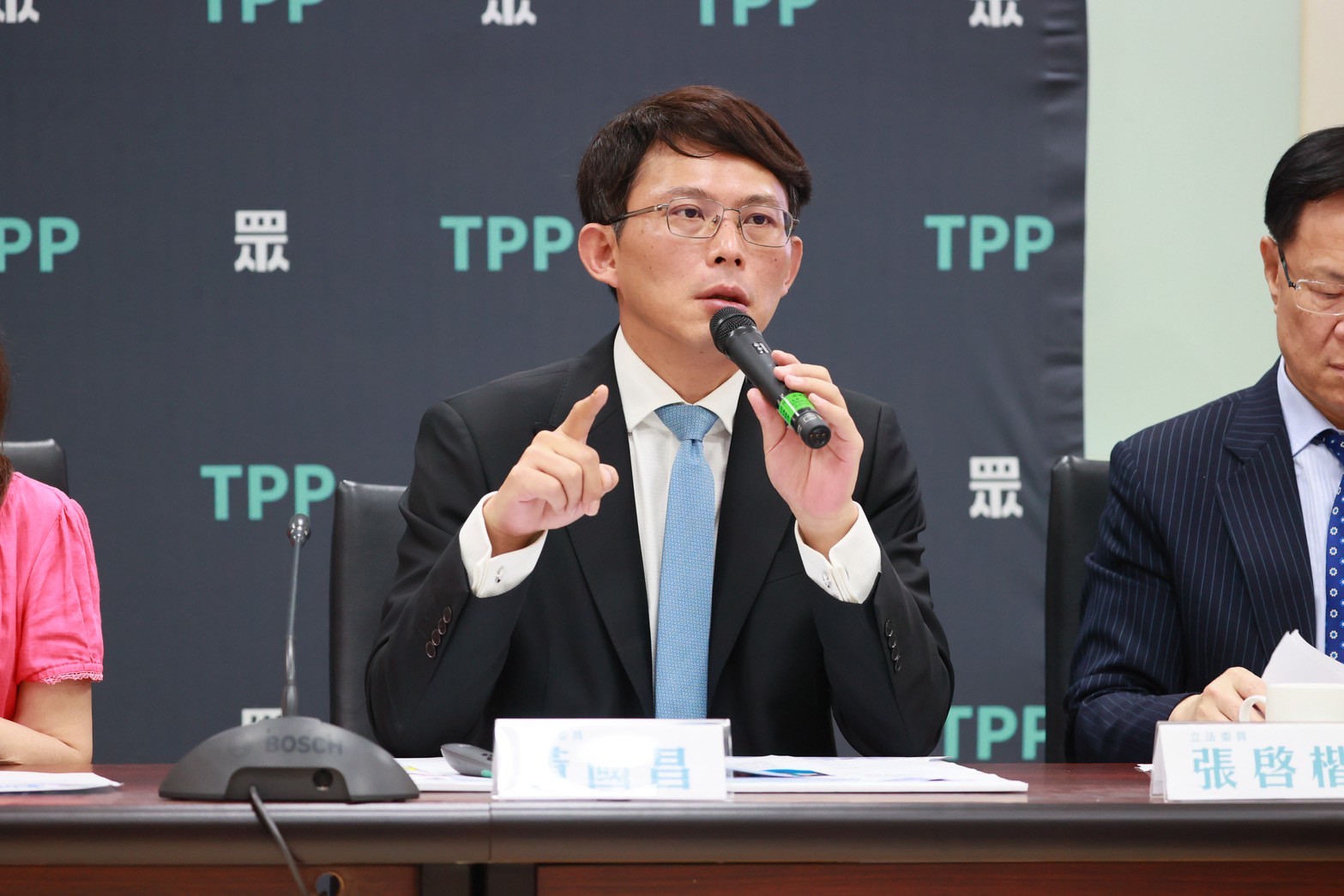 傳內閣520後轉型 黃國昌：人民不需要鬥雞政府