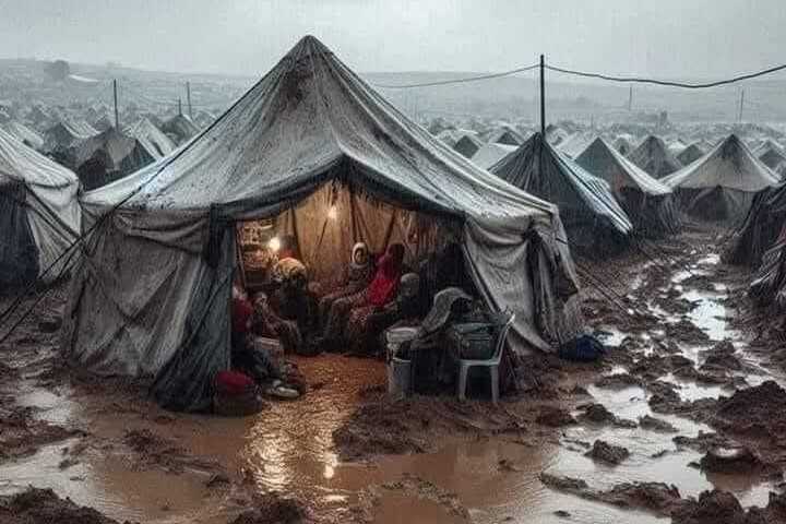 大量流離失所的巴勒斯坦人棲身在海邊的營地中。圖/取自Gaza Daily《臉書》粉專