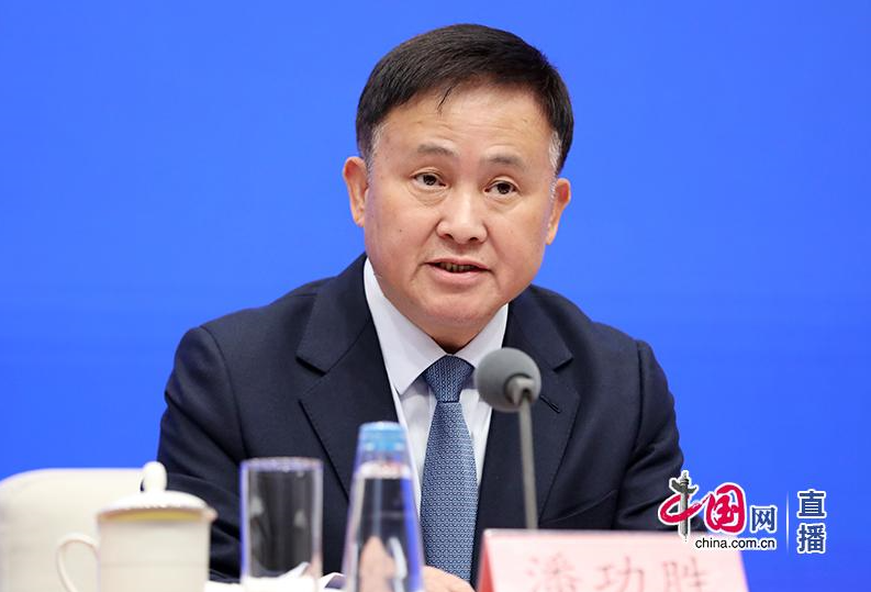 大陸央行行長潘功勝表態：不跟隨聯準會降息