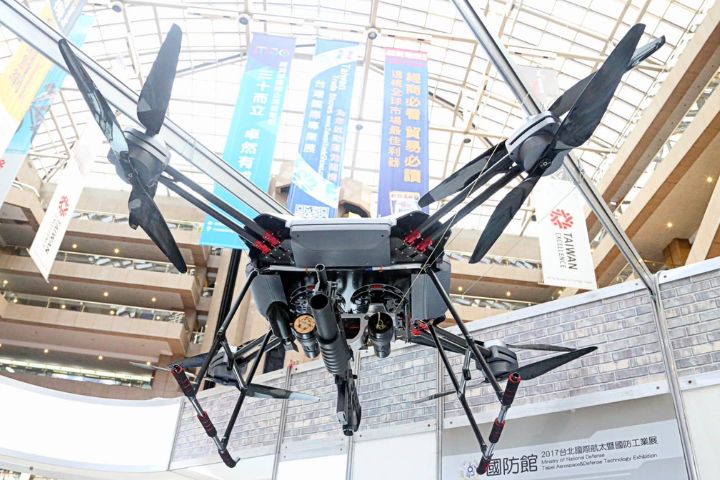 徐巧芯批「官兵被迫自費學無人機」　顧立雄：嚴格禁止發生