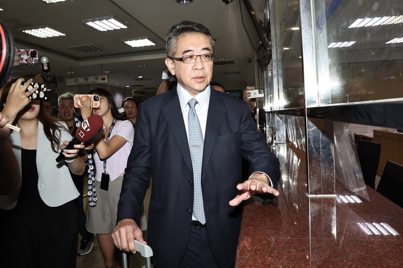 北市前市長柯文哲被列京華城案被告，今天（5日）下午將二度召開羈押庭。圖為柯文哲委任律師鄭深元。圖/中央社