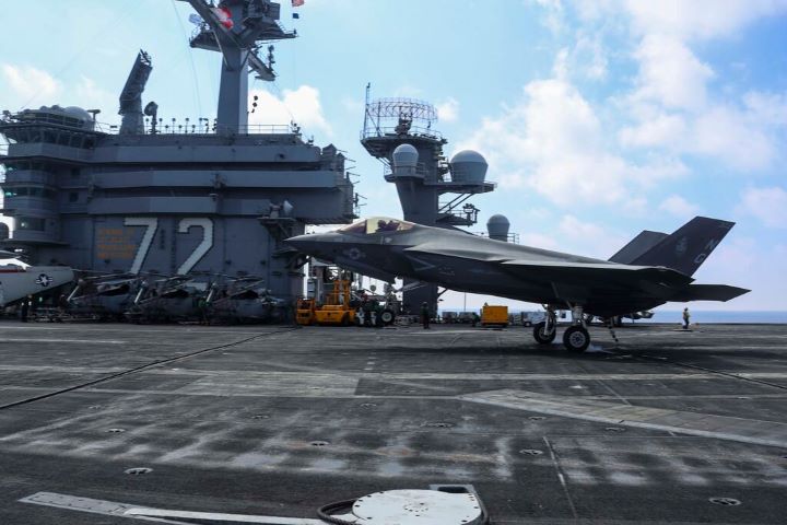 美軍「亞伯拉罕・林肯號」（CVN-72）在海上航行時間已超過250天，其中超過200天沒有進港休整。圖/取自NavyTimes