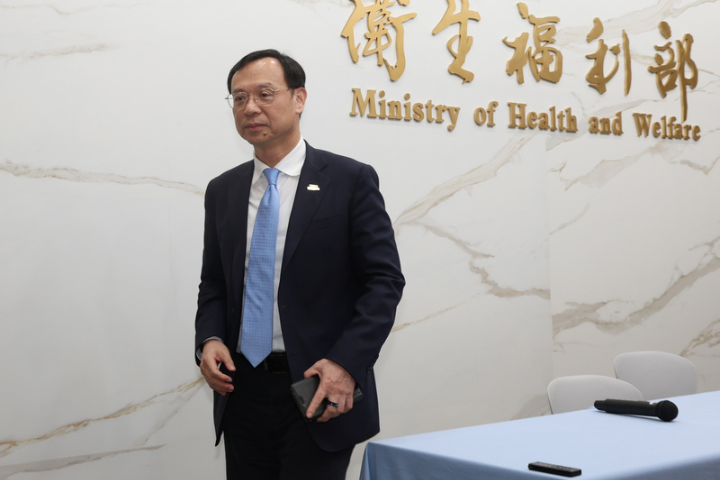 石崇良「再投賴一次」炸鍋！柯文哲批賴政府瘋了：以前在台大不是這樣