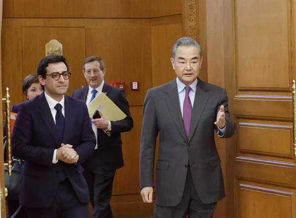 法國外長塞茹爾內與大陸外長王毅會面表達對俄烏戰爭的關切。圖/取自大陸外交部官網