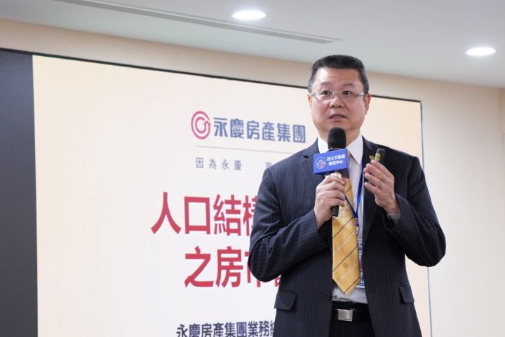 永慶房產集團業務總經理葉凌棋則指出,房屋市場朝坪數精簡、總價可負擔及生活機能便利的住宅發展。圖/梅花新聞網記者陳思豪攝