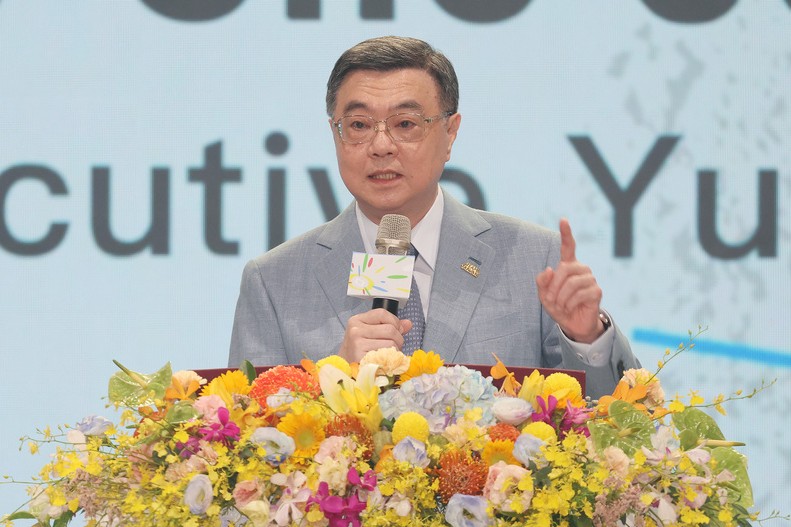 卓揆稱普發現金需舉債千億 賴士葆打臉：月底5283億元入帳「別玩時間差爛招」