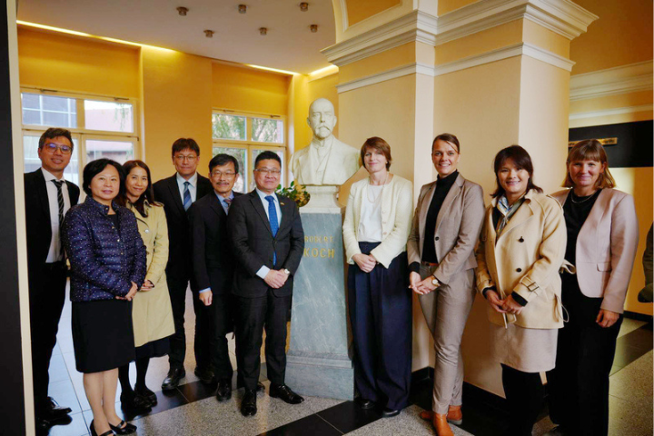 衛福部「赴德取經」盼改善少子化！網諷旅行團：又再假裝做事