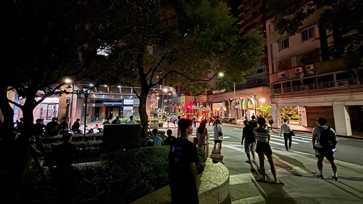 台北市內湖區昨（17日）晚間傳出停電，共影響3,279戶。圖/取自記者爆料網