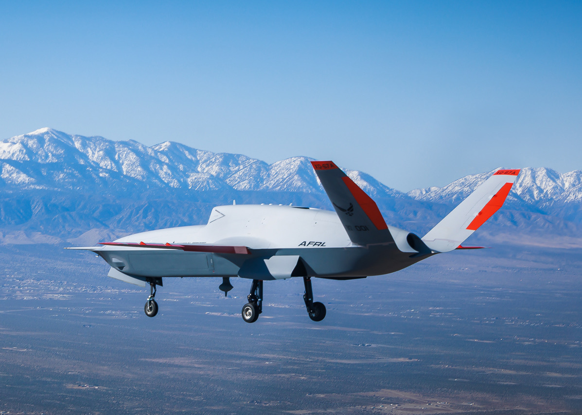 美國空軍研究實驗室的XQ-67A 場外感測站由通用原子公司設計和建造，於2024 年2 月28 日在加利福尼亞州帕姆代爾的格雷比尤特機場進行首飛。圖/取自美國空軍官網 