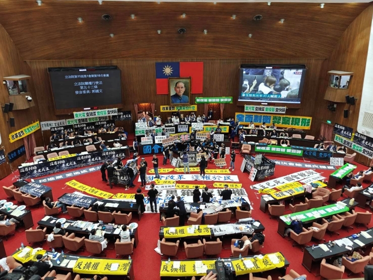 立法院三讀《刑法》增訂「藐視國會罪」，公務員虛偽陳述處一年以下有期徒刑、拘役或20萬元以下罰金。圖/林睿康攝
