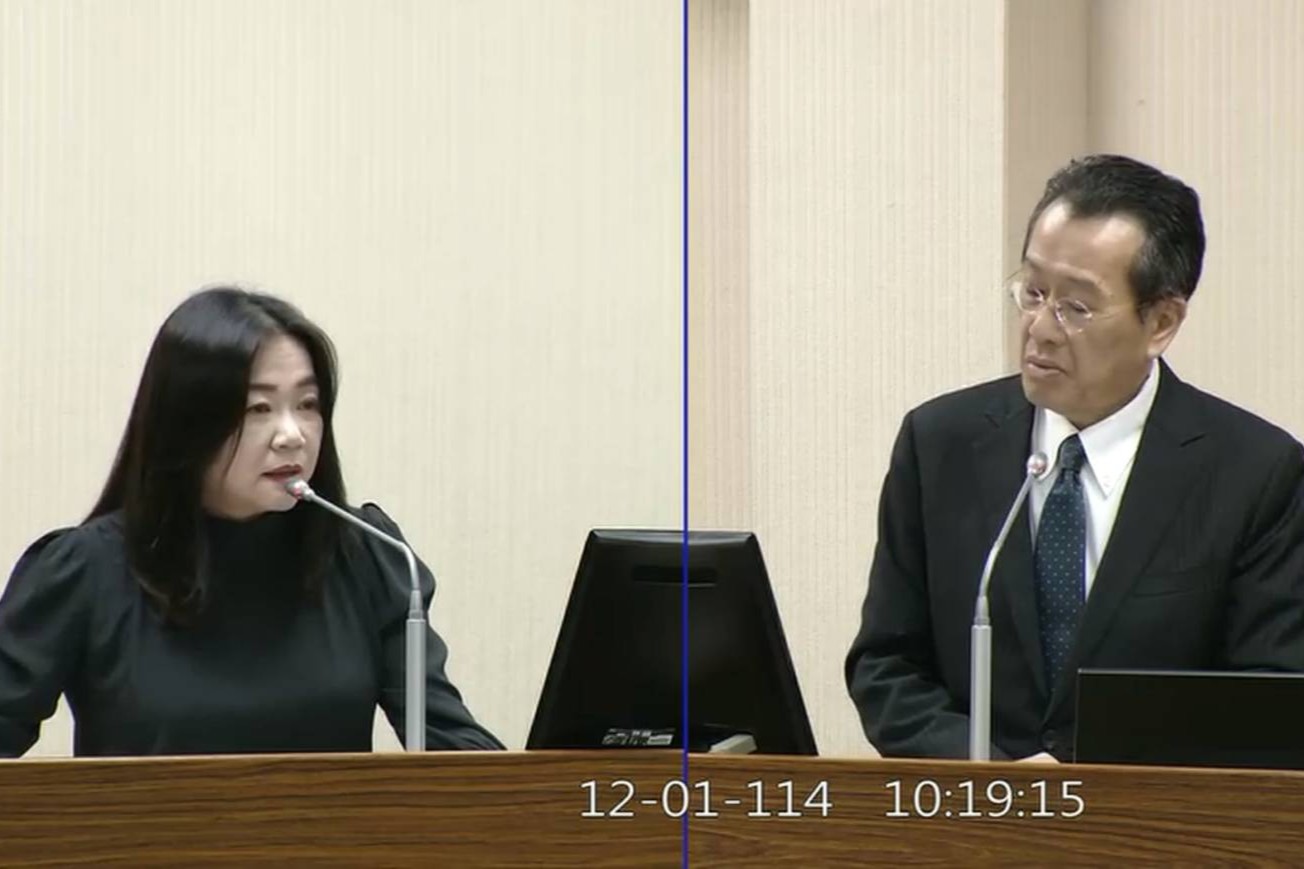 又一家！馬文君揭賣菸改行賣槍彈「變更半年就得標」