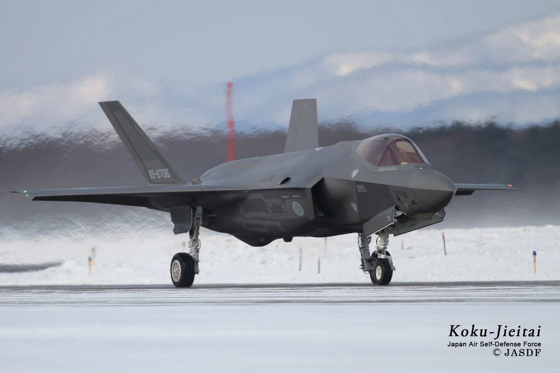 日本在本土擴建F-35戰機基地及彈藥庫，也自美再買進此最先進機型。圖／取自航空自衛隊 官網