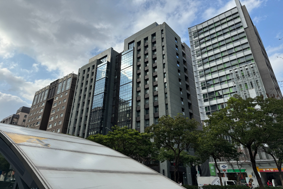 受關稅戰打擊！4月房市交易量年減4成 房仲：買家轉為觀望