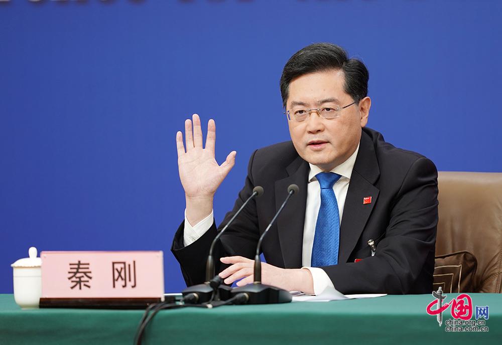 秦剛在兩年前未失蹤前，不管外交場合或記者會上英姿煥發，不過報導表示無法證明參加國際音篇郎的是秦剛本人。圖／取自中國網