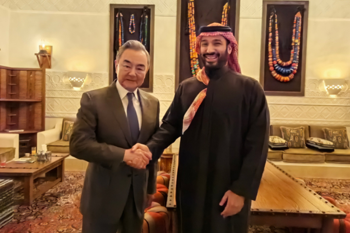 沙國王儲兼首相穆罕默德接見王毅。圖/取自陸外交部官網