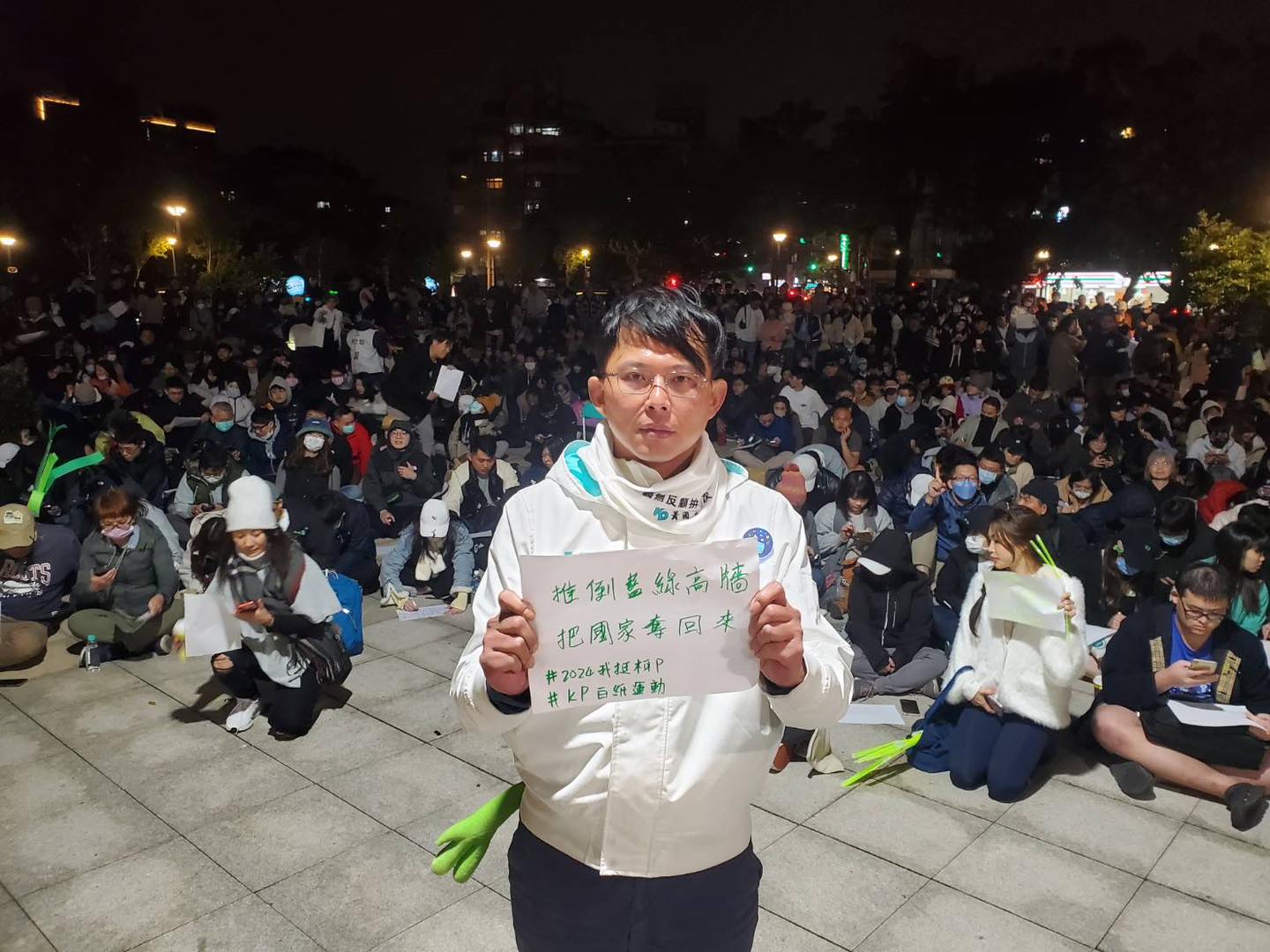 媒體人周玉蔻2023年6月於臉書指控，民眾黨立委當選人黃國昌「在教室硬上女學生」，黃國昌認為周玉蔻惡意捏造、下流，並提告求償100萬元。圖/翻攝黃國昌臉書