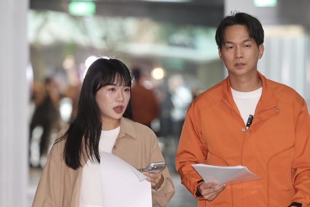 李貞秀爆「黃國昌令不准別KP徽章」　張彤：不承認要錢的死樣子是不要臉