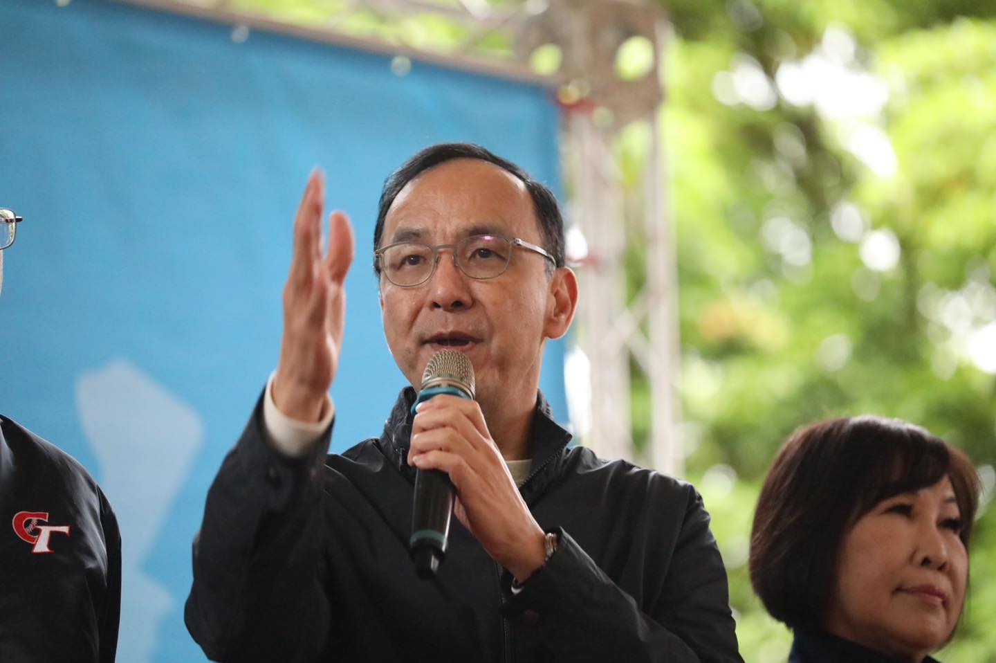 國民黨罷綠團體連續兩天遭檢調大動作偵辦，國民黨主席朱立倫卻神隱，被基層罵翻。圖為朱立倫10日與藍營縣市長會商討論美國關稅因應對策。圖/取自朱立倫臉書