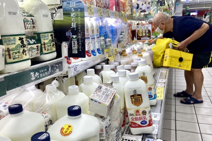 全球最貴！台灣牛奶每公升飆破97元引爆民怨　乳協：通路上架費過高