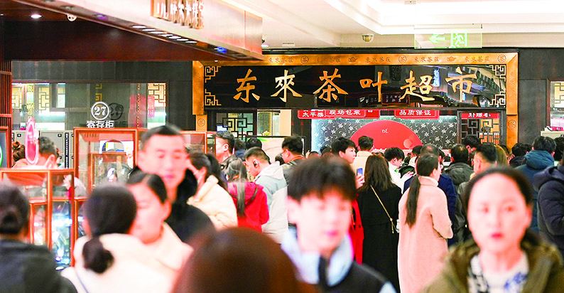 河南許昌的「胖東來」超市，以員工高薪、服務態度至上成為業內標竿。圖/取自新華網