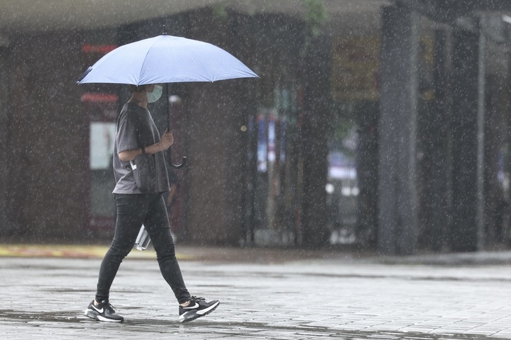 周六全台有雨　逢年度大潮南部基隆宜蘭防海水倒灌