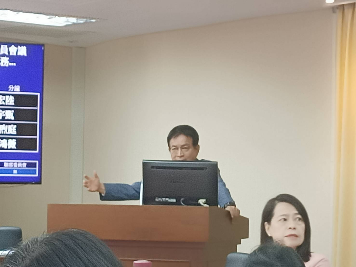 國民黨立委賴士葆表示，針對大法官人事案表決，國民黨會團進團出，只要支持廢死者就會否決。圖/記者簡立欣攝