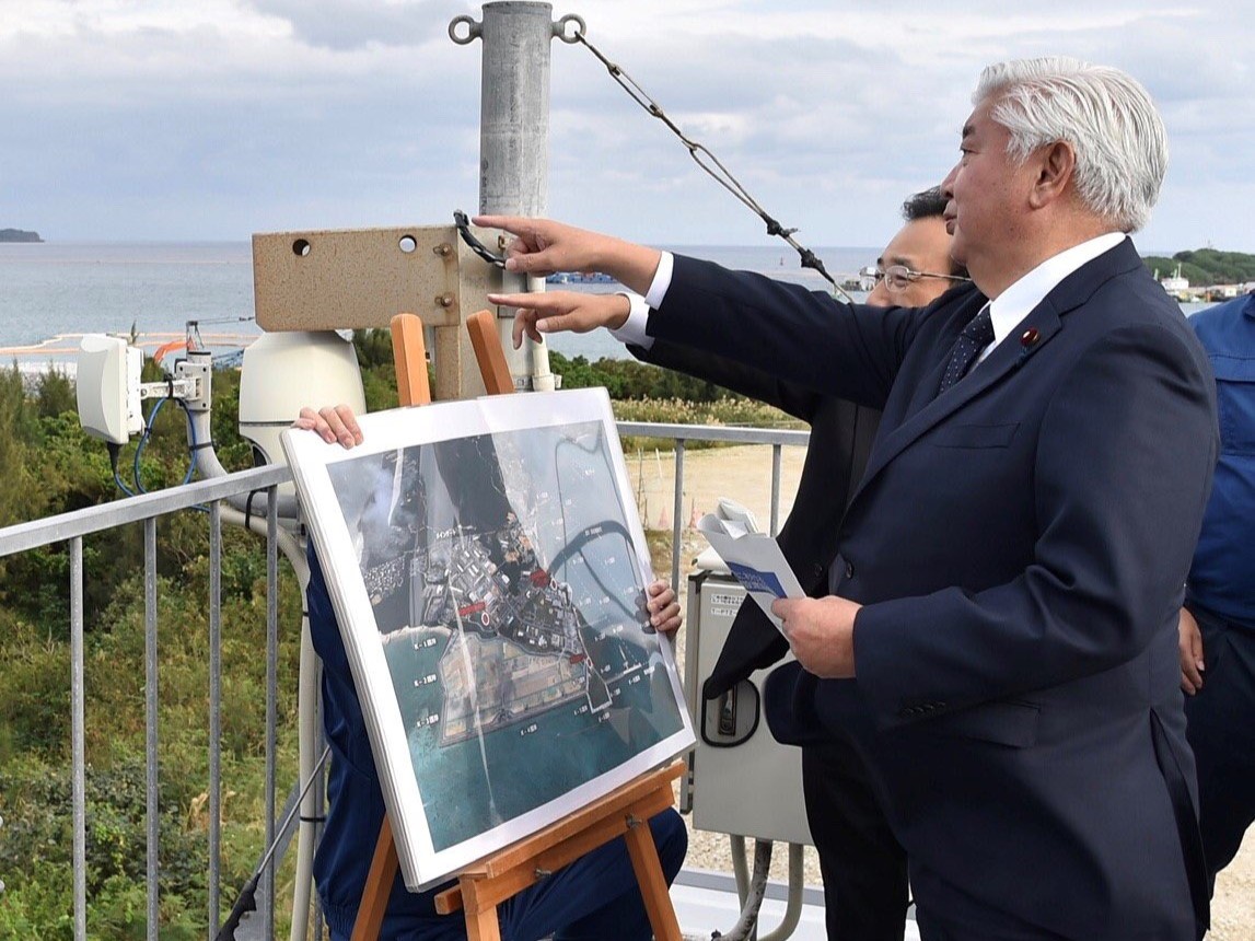 日本防衛大臣中谷元14日視察美軍位於沖繩的普天間基地，並公布美軍移防關島的消息。圖/取自日本防衛省X