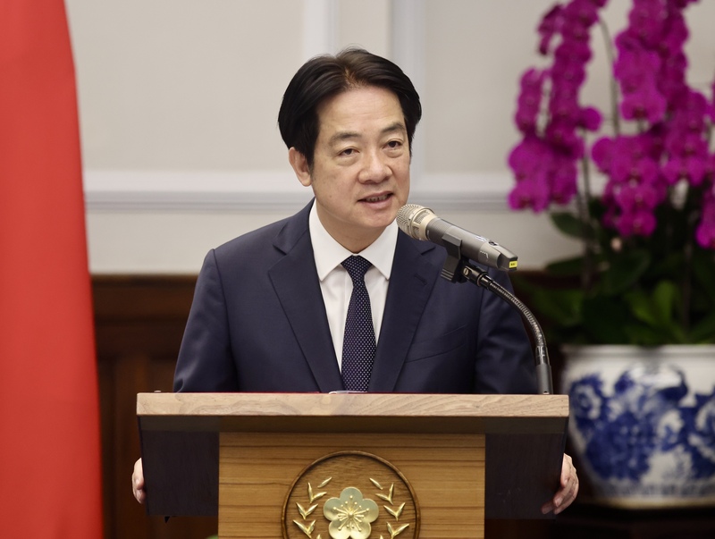 應對美國川普對等關稅，賴總統昨天（7日）宣布五大策略對民眾信心喊話，但股市崩盤，民眾不買單，在其臉書大酸大罵。圖／中央社