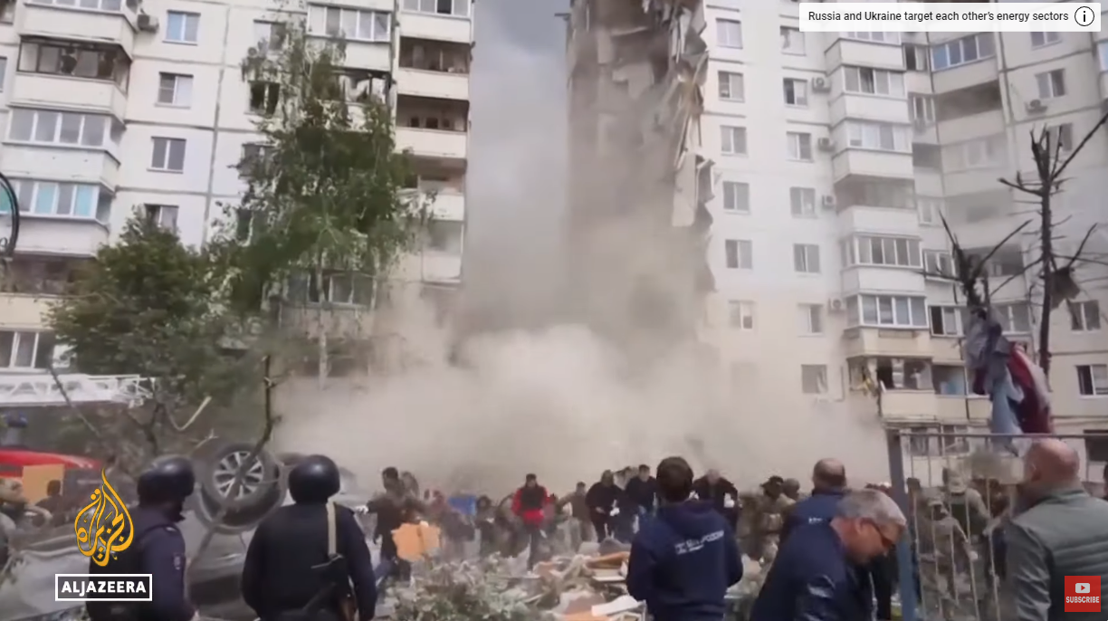 ​​​​​​​俄羅斯官員指控，烏克蘭軍方對貝爾哥羅德（Belgorod）發動的飛彈攻擊，導致一棟公寓大樓倒塌。圖/翻攝自Al Jazeera English YouTube頻道