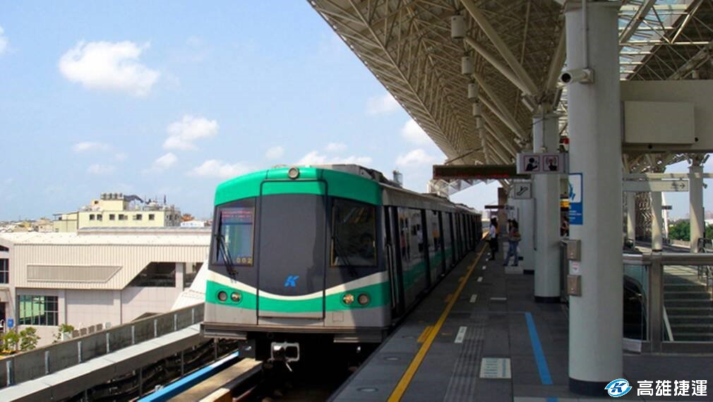 有網友分享，高雄捷運有在代售電影票、餐券以及收停車費等服務。圖/取自高雄捷運臉書
