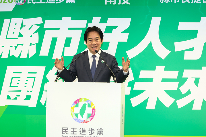 總統賴清德14日於致詞中大讚新北市牙醫師公會理事長温世政具國際觀且願意返鄉打拚，因此呼籲南投鄉親支持。圖/中央社