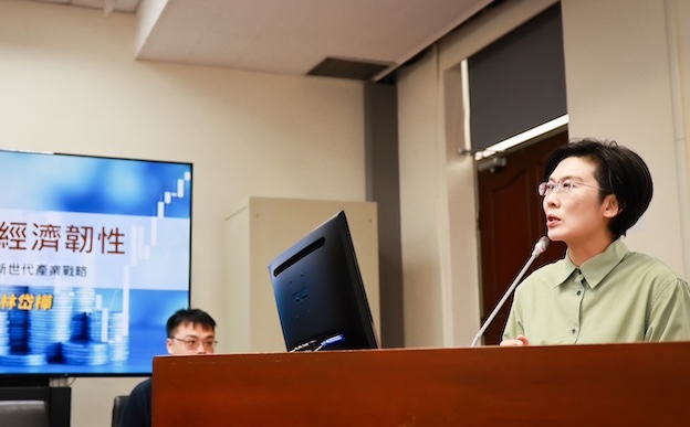 對於中美貿易戰，民進黨立委林岱樺（右）16日說，政府應以國家戰略高度主動出擊。圖/林岱樺服務處提供