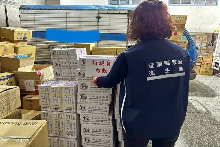含蘇丹紅辣椒粉被製成多種商品售往全台，圖為宜蘭衛生局稽查有問題的豬肉乾。圖/取自中央社