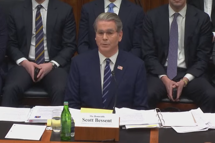 都說了！美財長貝森特自爆「伊朗動亂我們幹的」　炫耀極限施壓、經濟崩潰、民眾上街