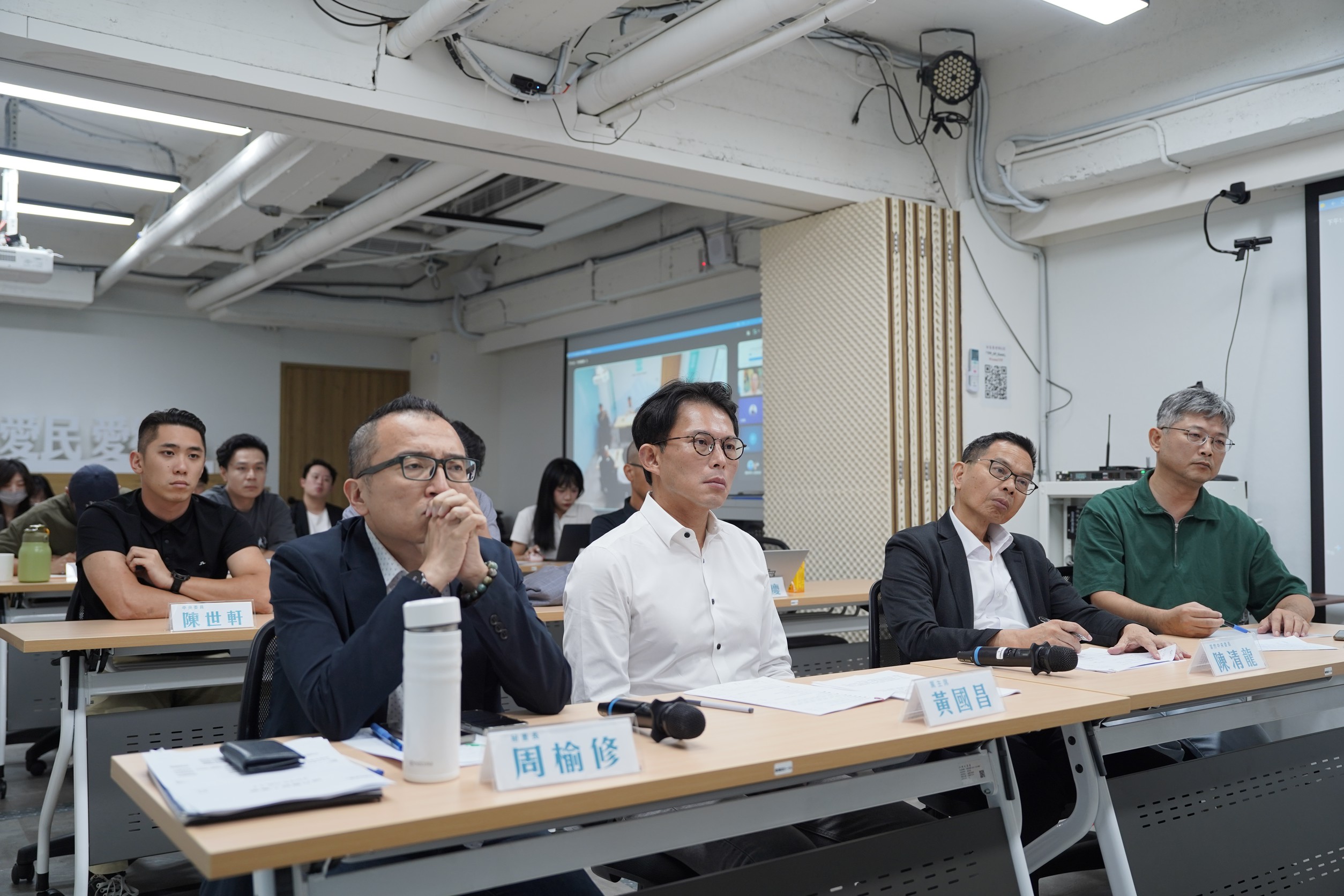 民眾黨主席黃國昌(左2)17日在中央委員會強調,民眾黨不會放行監察委員人事案通過,並會把監察院預算砍至0元。圖/民眾黨提供