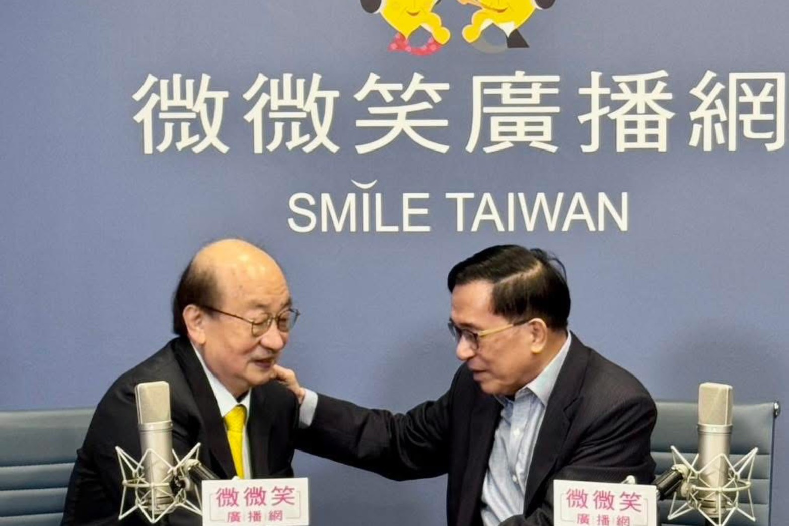 前總統陳水扁（右）提及民進黨團總召柯建銘（左）曾稱前總統蔡英文會無條件特赦他。圖/取自陳水扁臉書