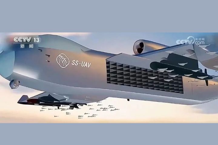 「九天」可控制眾多人工智能（AI）無人機，直接對敵機進行「蜂群打擊」。圖/取自央視