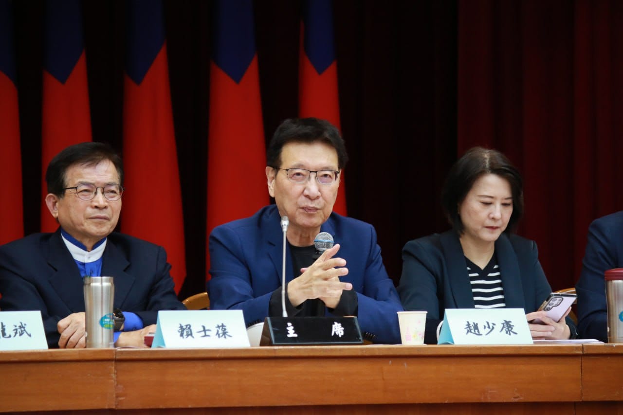 中廣前董事長趙少康（中）表示，美國態度確實有變，但這不只我方能看出，北京也能看出，所以台灣仍須做好準備。圖/取自趙少康臉書