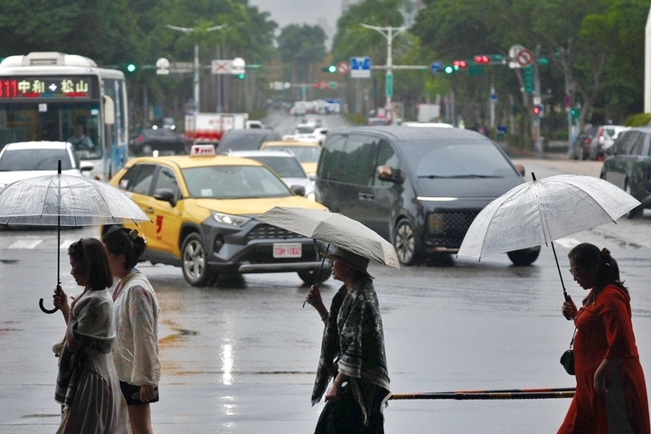 滯留鋒面接近各地天氣不穩定　一連4天由北而南轉雨