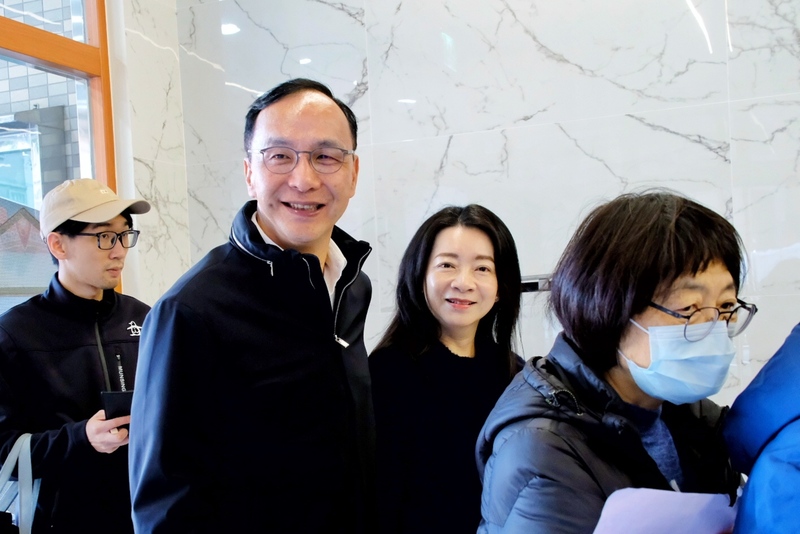 前國民黨發言人、國民黨青年部主任蕭敬嚴開第一槍，要朱立倫要請辭黨主席負責。圖／中央社